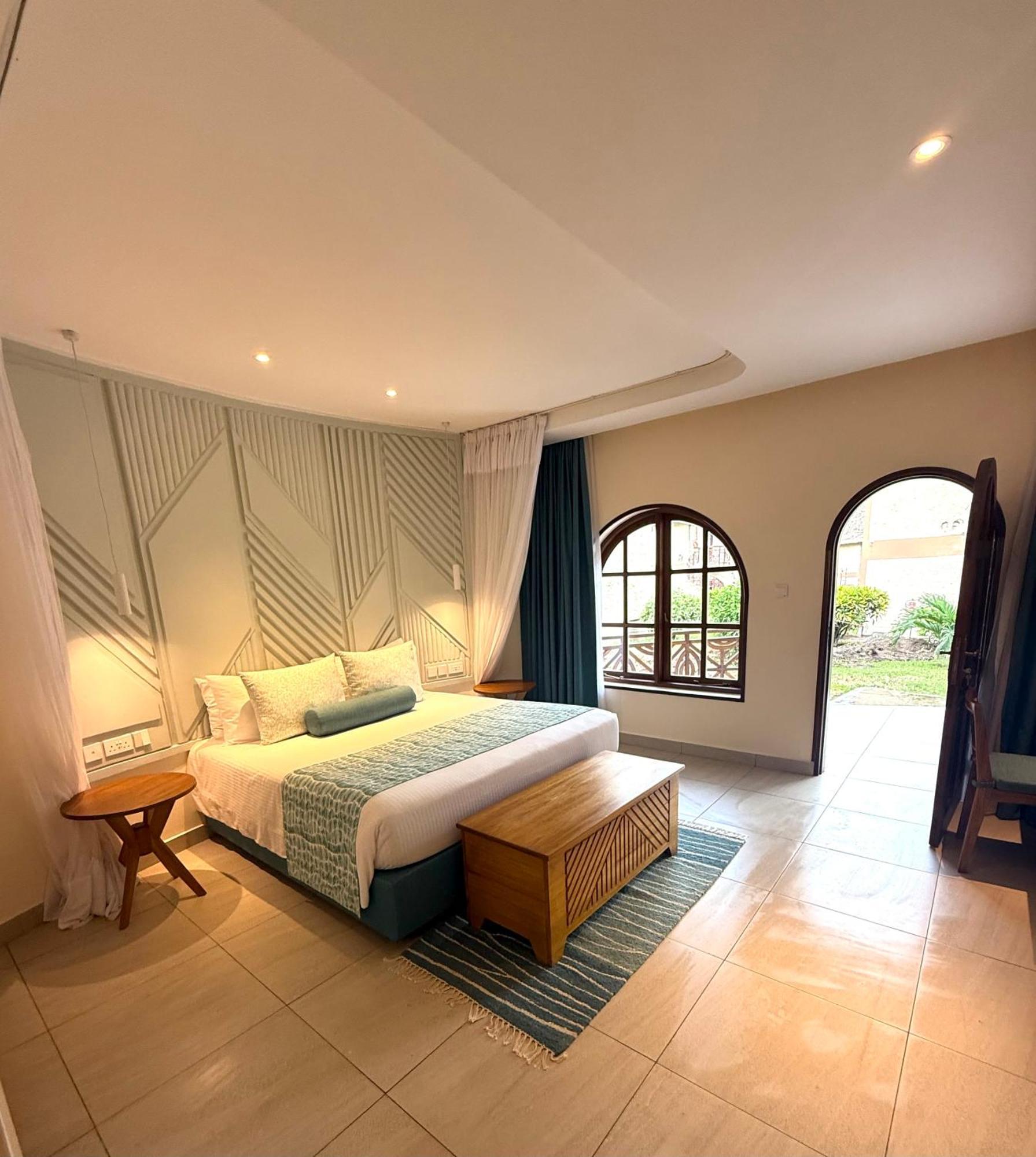 Neptune Paradise Beach Resort & Spa Galu Bagian luar foto