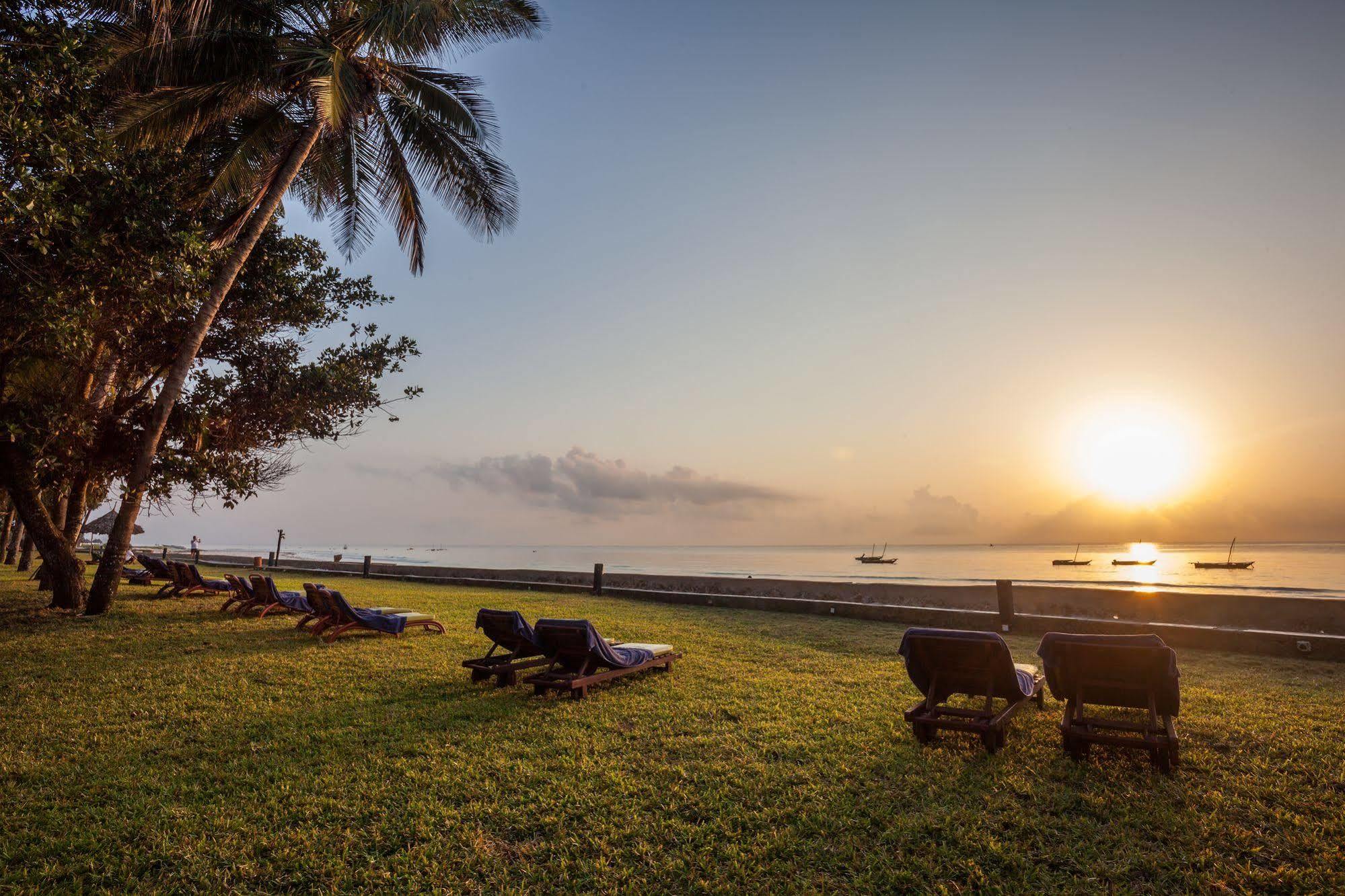 Neptune Paradise Beach Resort & Spa Galu Bagian luar foto