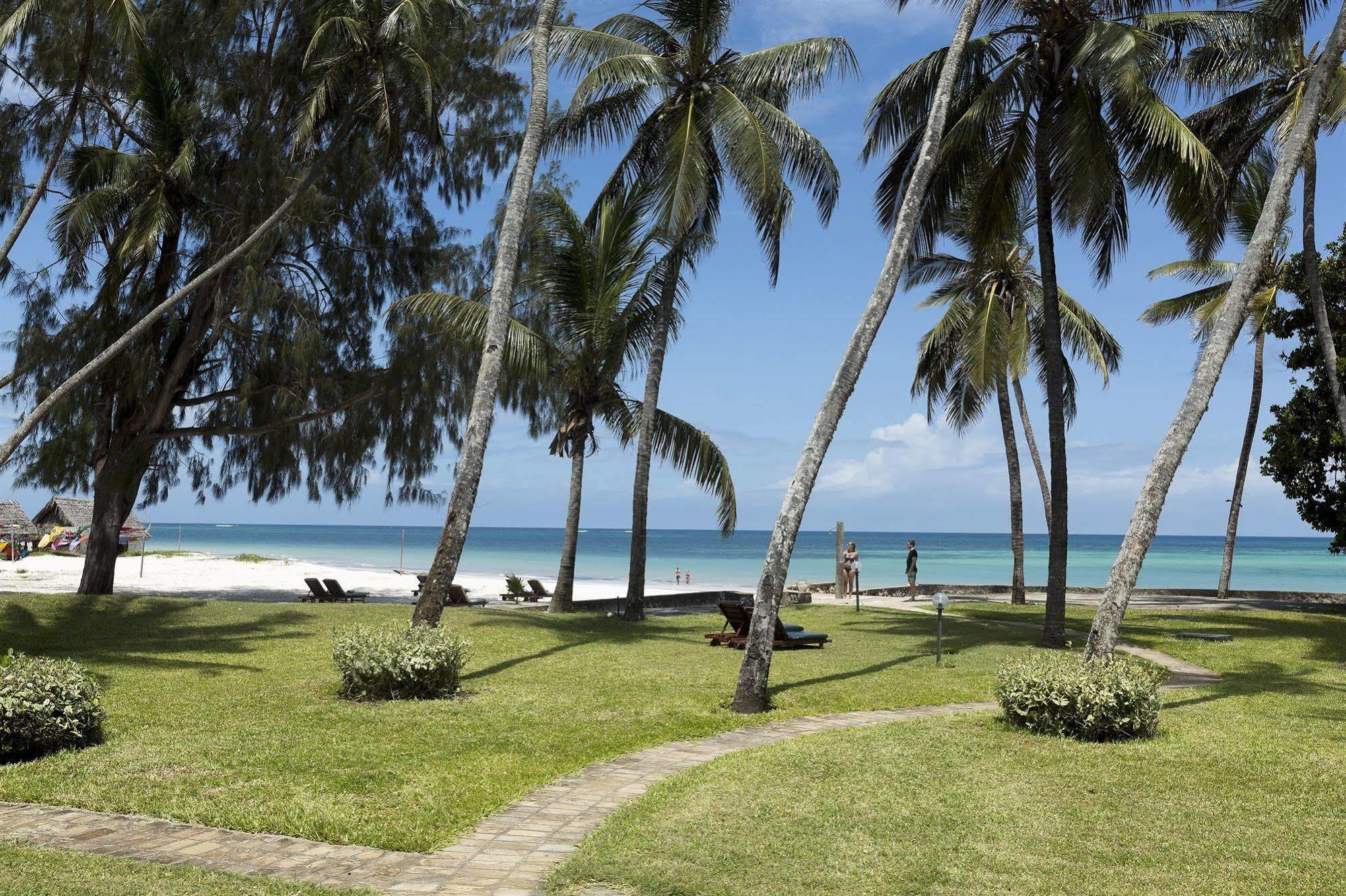 Neptune Paradise Beach Resort & Spa Galu Bagian luar foto