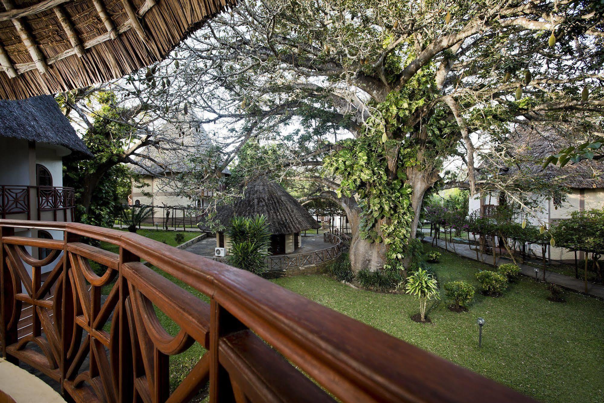 Neptune Paradise Beach Resort & Spa Galu Bagian luar foto